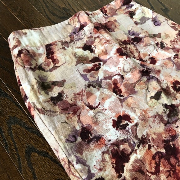 Ann Taylor Women’s 2 Red/Pink/Purple Floral Water Color Pencil Knee-Length Skirt - Picture 2 of 10